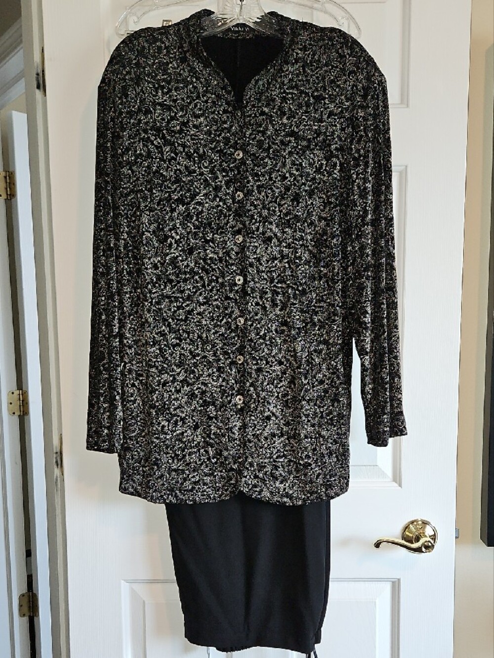 Vikki Vi Black and Silver Slinky  Button-Front Travel Holiday Top
